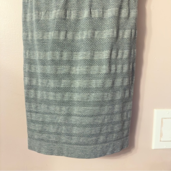 Lululemon Ebb & Flow Tank Heathered Dark Classic Sport Grey Women Size 6 - Picture 5 of 10